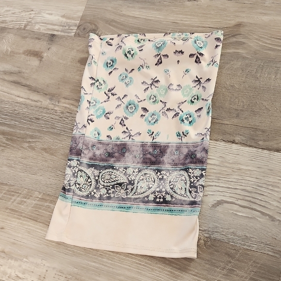 Cream and Green Floral Gator Mask with Geometric Border - Picture 1 of 1